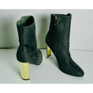 BONNIBEL WOMENS GRAY SUEDE 4" GOLD HEEL ANKLE BOOTS. SIZE 7.5